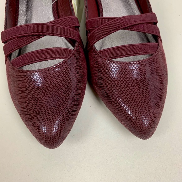 STORAGE Kim Rodger red snakeskin texture Point toe chunky heel pumps Sz 6.5 - Picture 8 of 16